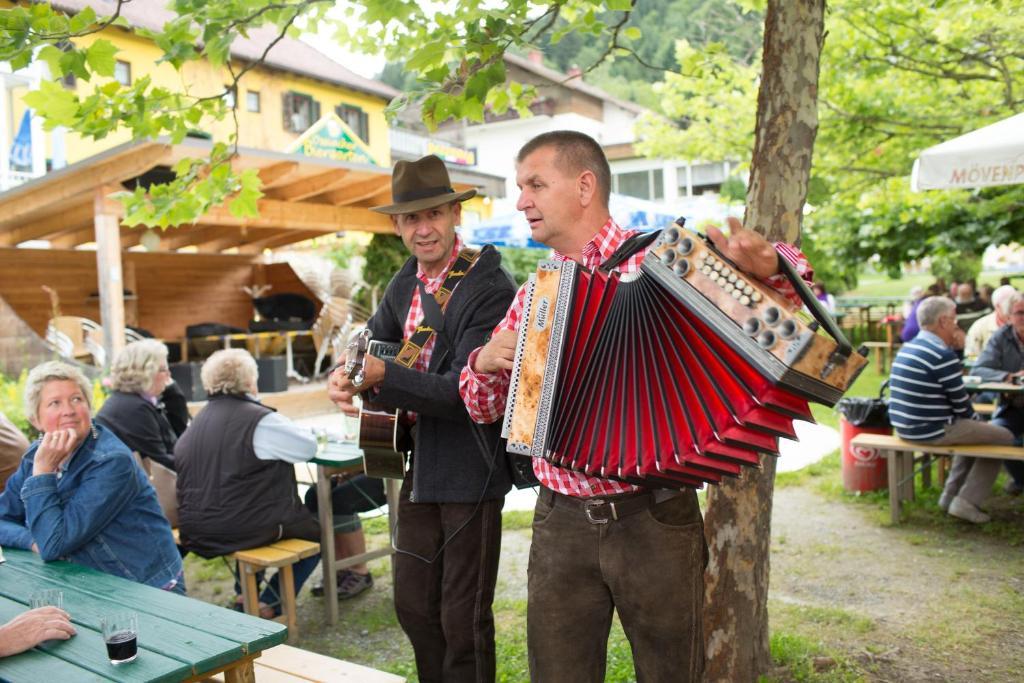 Gaestehaus Krappinger/Pizzeria Mamma Mia Ossiach Ngoại thất bức ảnh