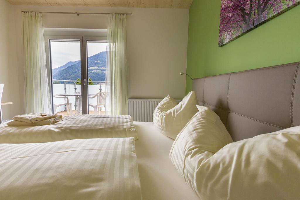 Gaestehaus Krappinger/Pizzeria Mamma Mia Ossiach Phòng bức ảnh