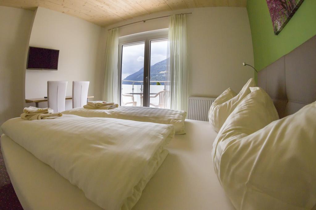Gaestehaus Krappinger/Pizzeria Mamma Mia Ossiach Phòng bức ảnh